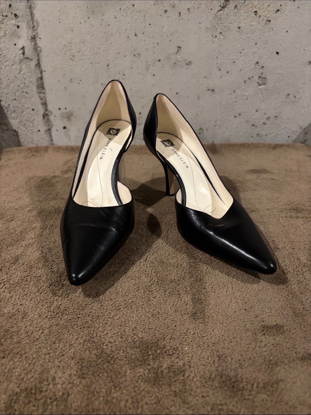 Anne Klein Black Leather Christa  Pointed-Toe Leather Pumps - Size 11